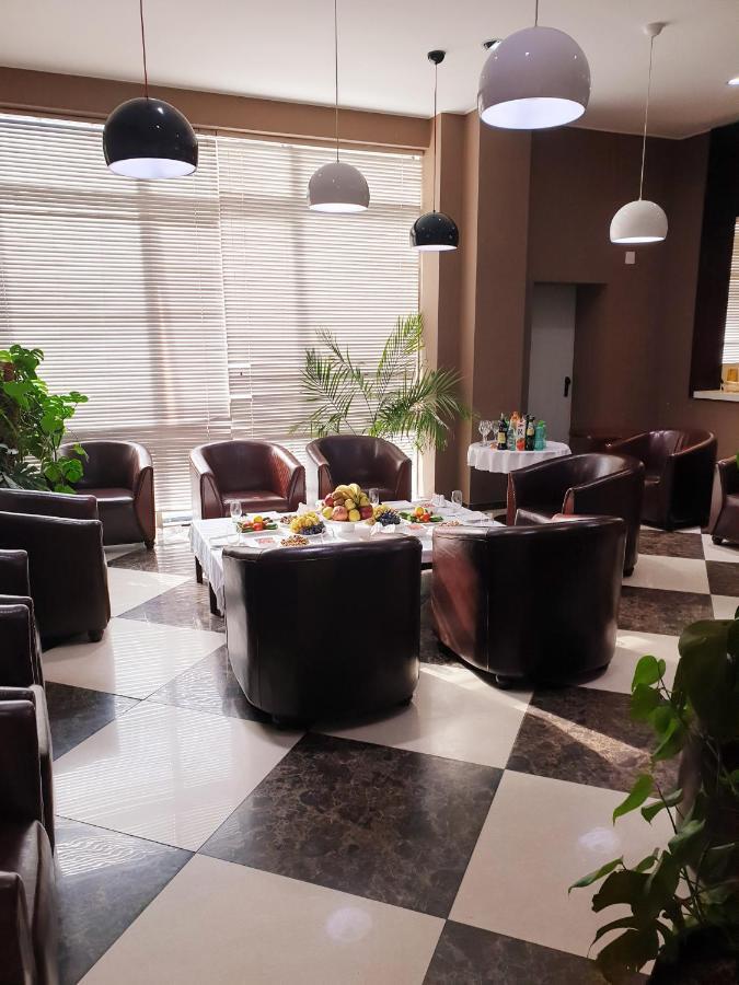 Готель Karon Palace Qal'ai Khumb Екстер'єр фото